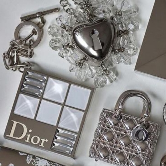 Dior Collectible Dual Gloss Toggle Compact (HTF/Ltd Edition/NIB) - Picture 13 of 13